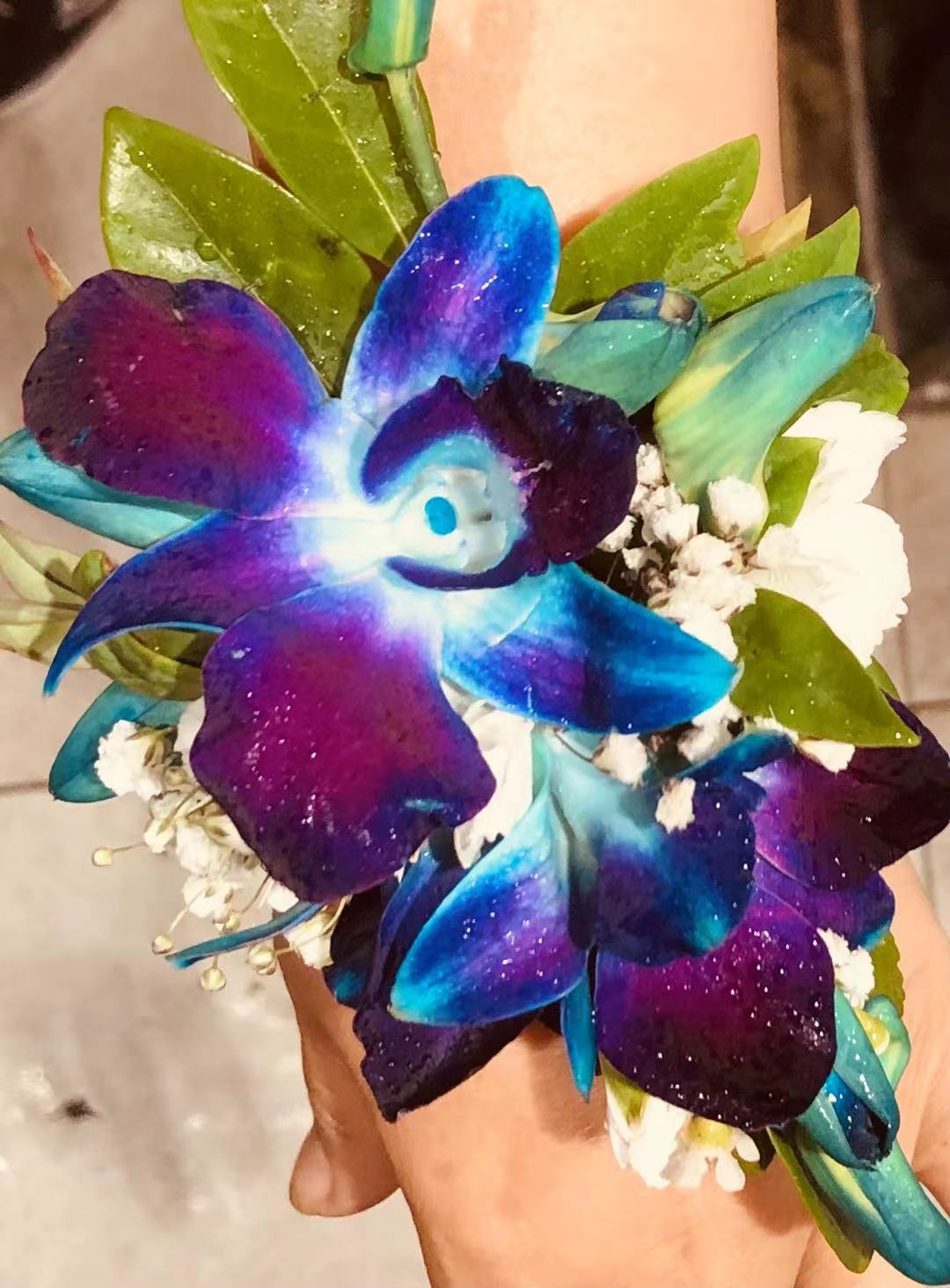 Wrist corsage